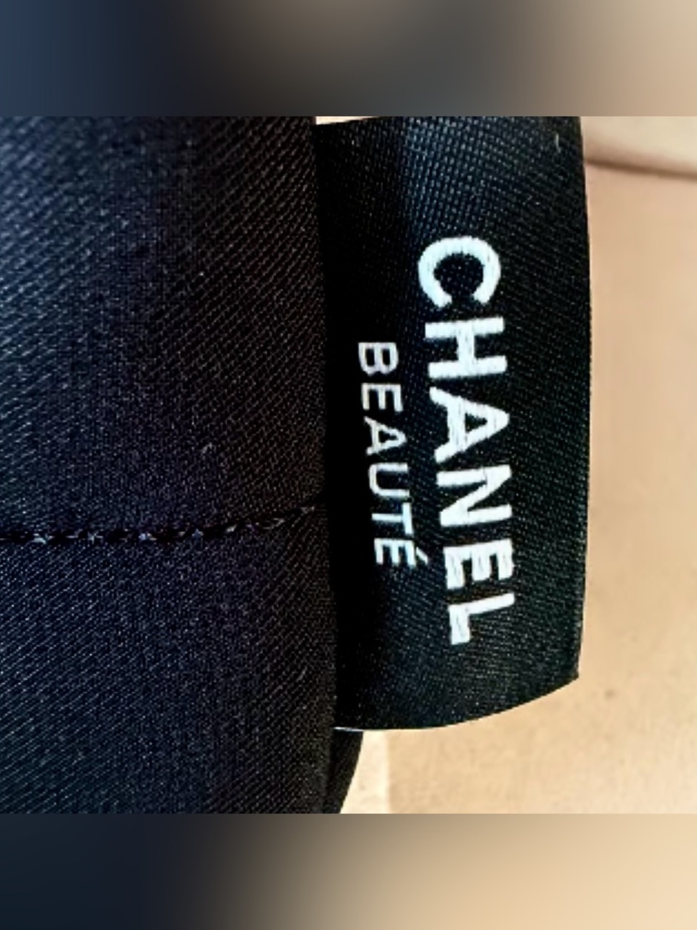 CHANEL Zippered Laptop Case in Black NWT GWP - Picture 7 of 15